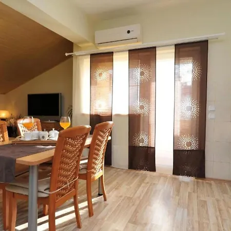 Stunning In Задар